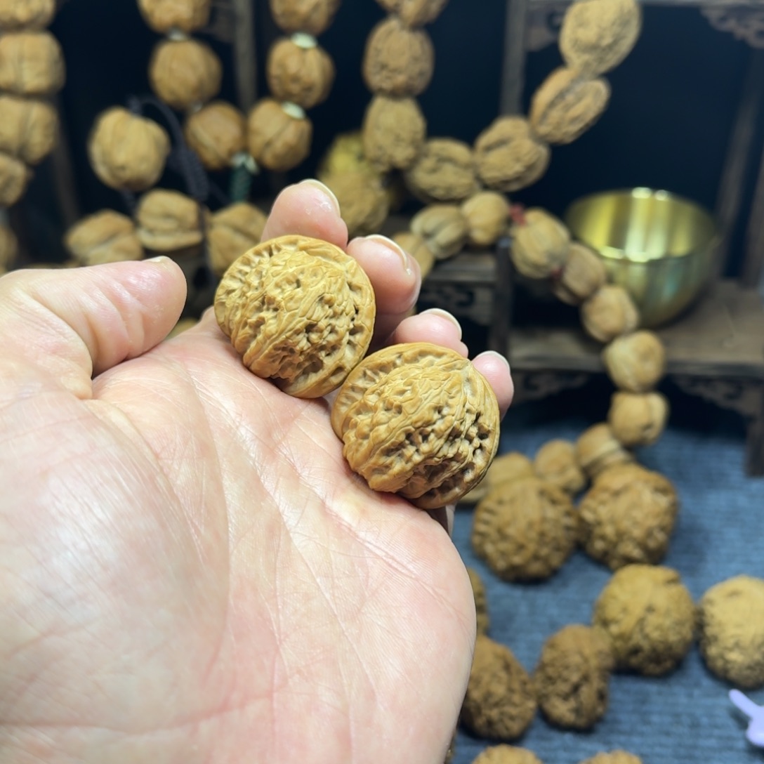 文玩核桃把件白狮子手捻34尺