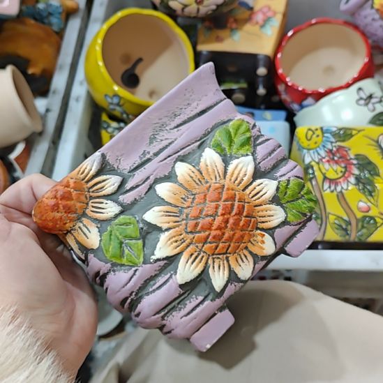 当场拍满15元发货不凑不发，花盆盆口不方不圆有针孔黑点是正常的，