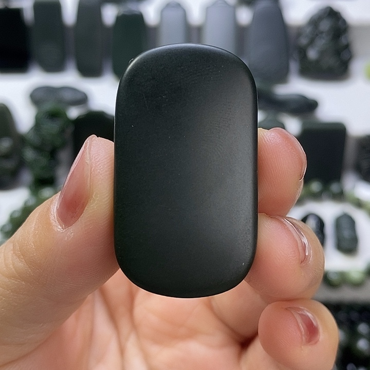 和田玉（青玉）未镶嵌珠宝奇石