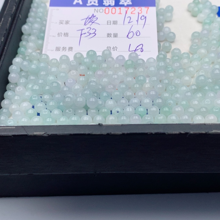 姣***翡翠未镶嵌手链多样性