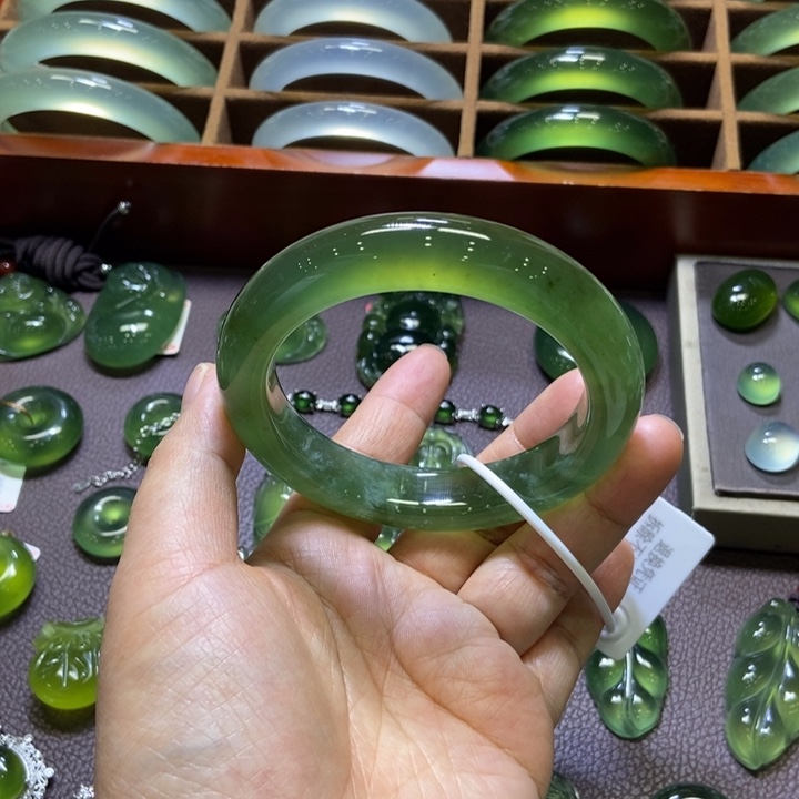 蛇纹石玉未镶嵌手镯59