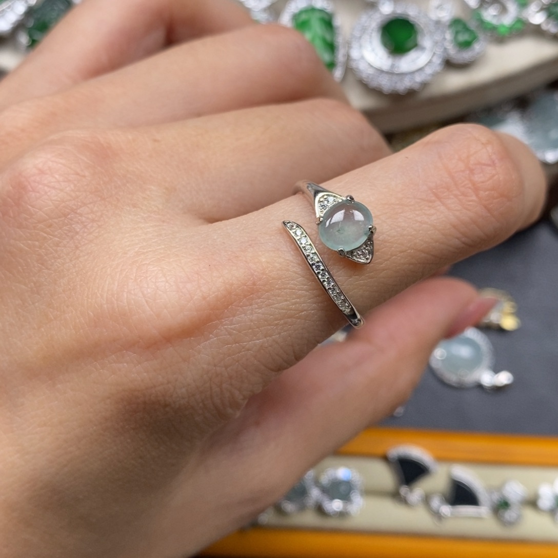 翡翠颈饰未镶嵌翡翠