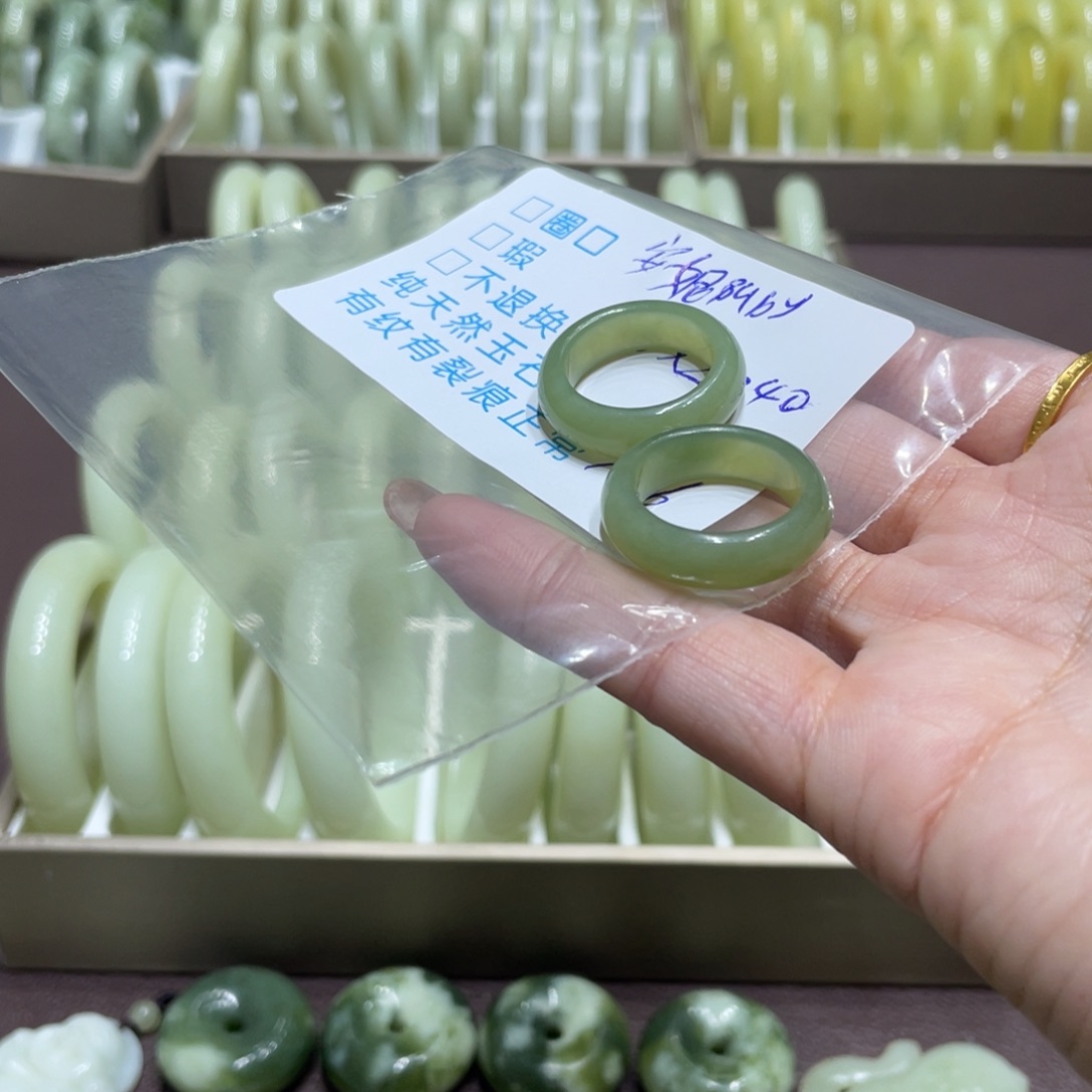 安***y蛇纹石玉未镶嵌手镯