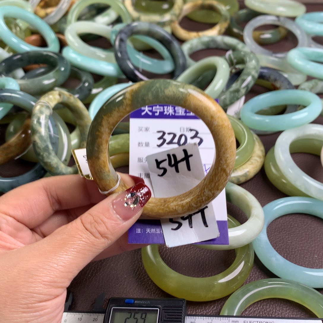 蛇纹石玉手镯未镶嵌3203