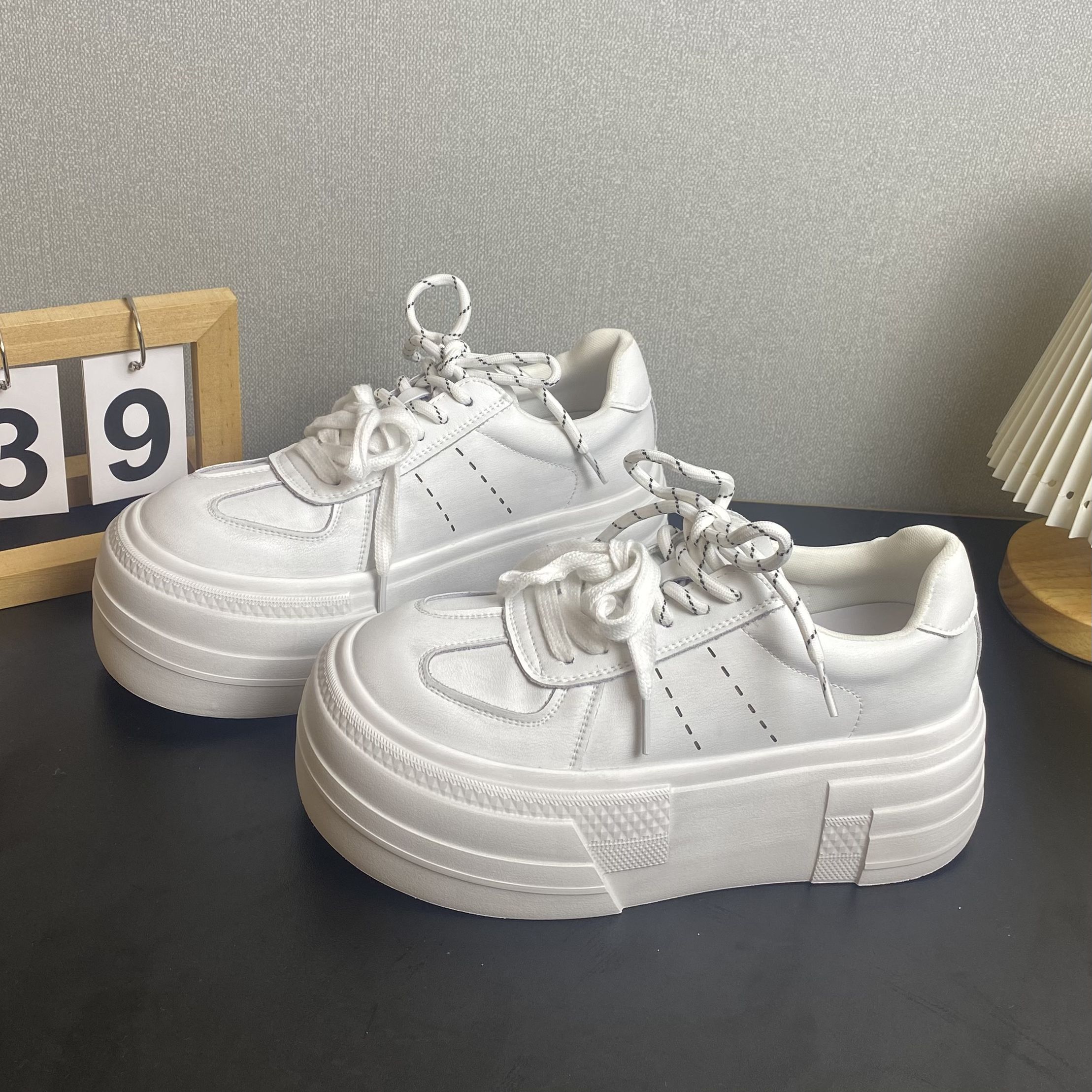 厚底百搭小白鞋女2025新款早秋款女款爆款软底防滑轻便不累脚板鞋