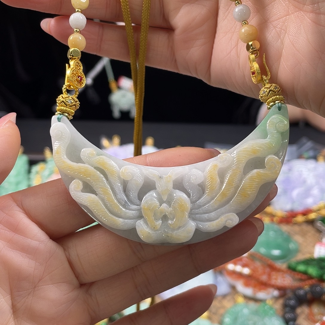 翡翠未镶嵌颈饰待编织