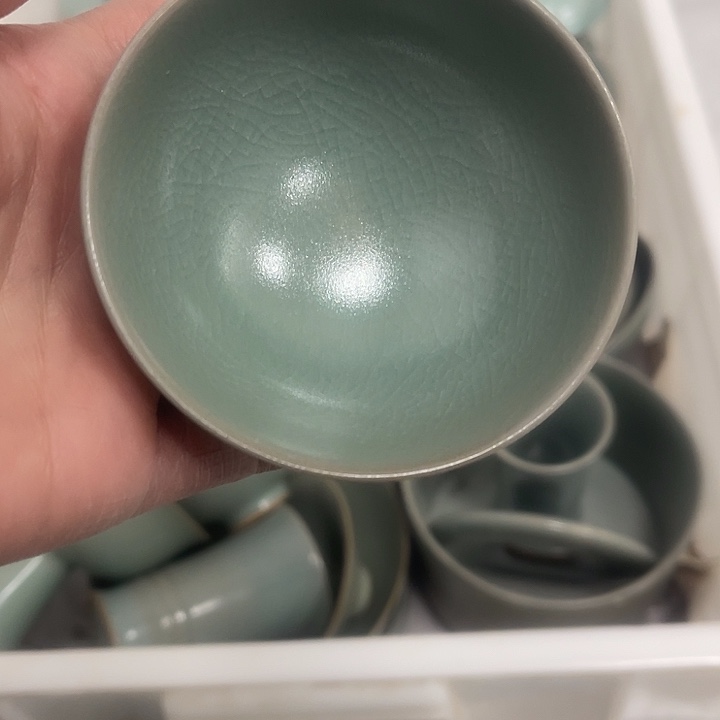 陶摆件微瑕仿古釉天青色鸡心杯