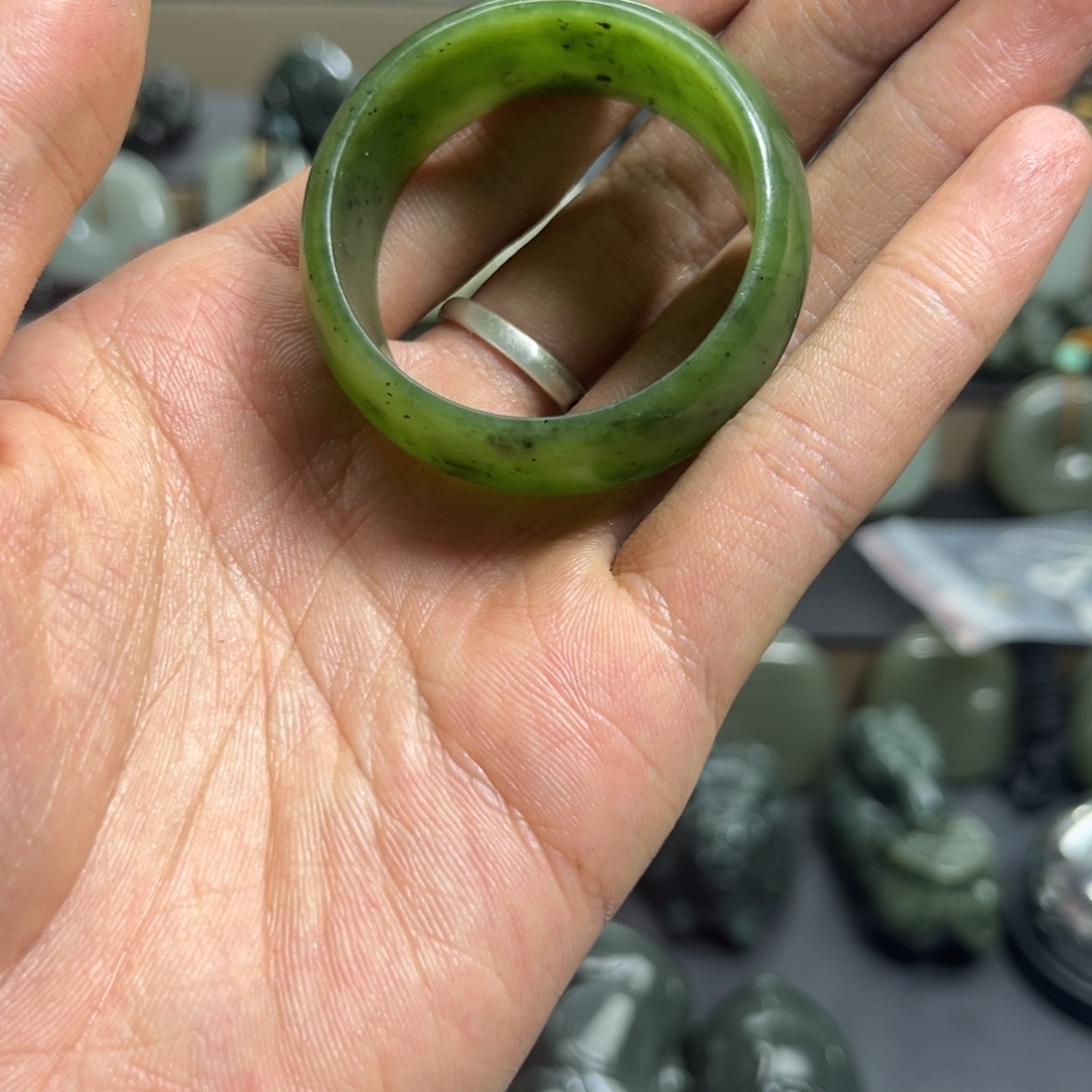 顺***心和田玉未镶嵌颈饰