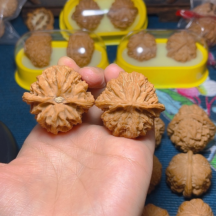 文玩核桃吊坠苹果园