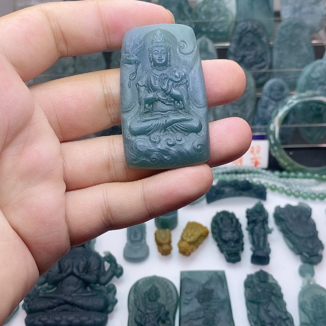 定制翡翠未镶嵌观音