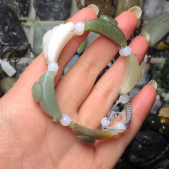 和田玉未镶嵌把件