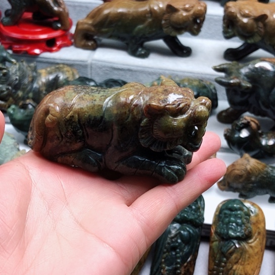 岫岩河磨玉（透闪石质玉）把件未镶嵌财**赢