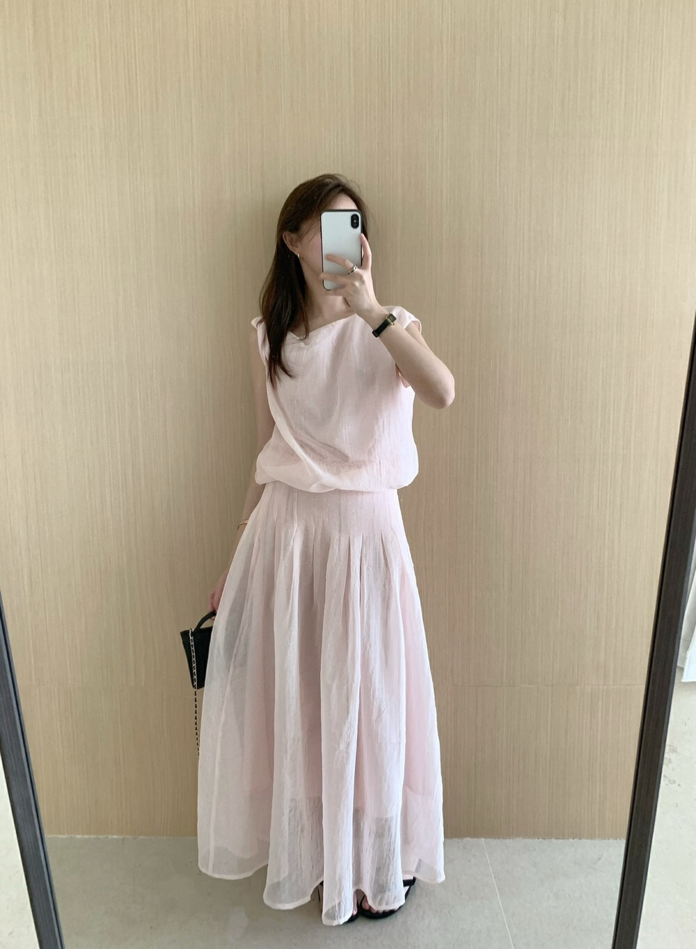 夏上新温柔色系！肩部不规则纽结设计无袖小衫