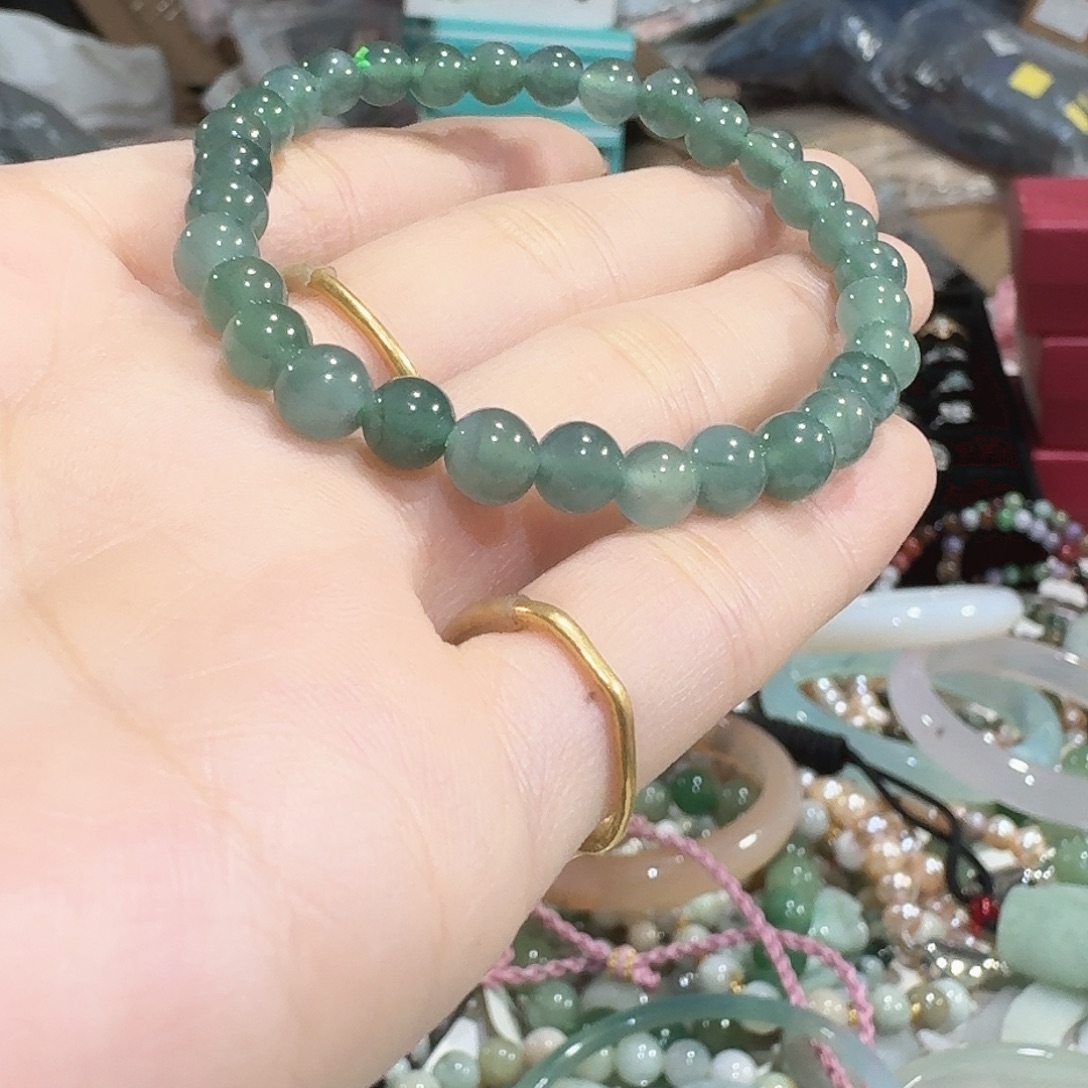 筱****翡翠未镶嵌颈饰5384