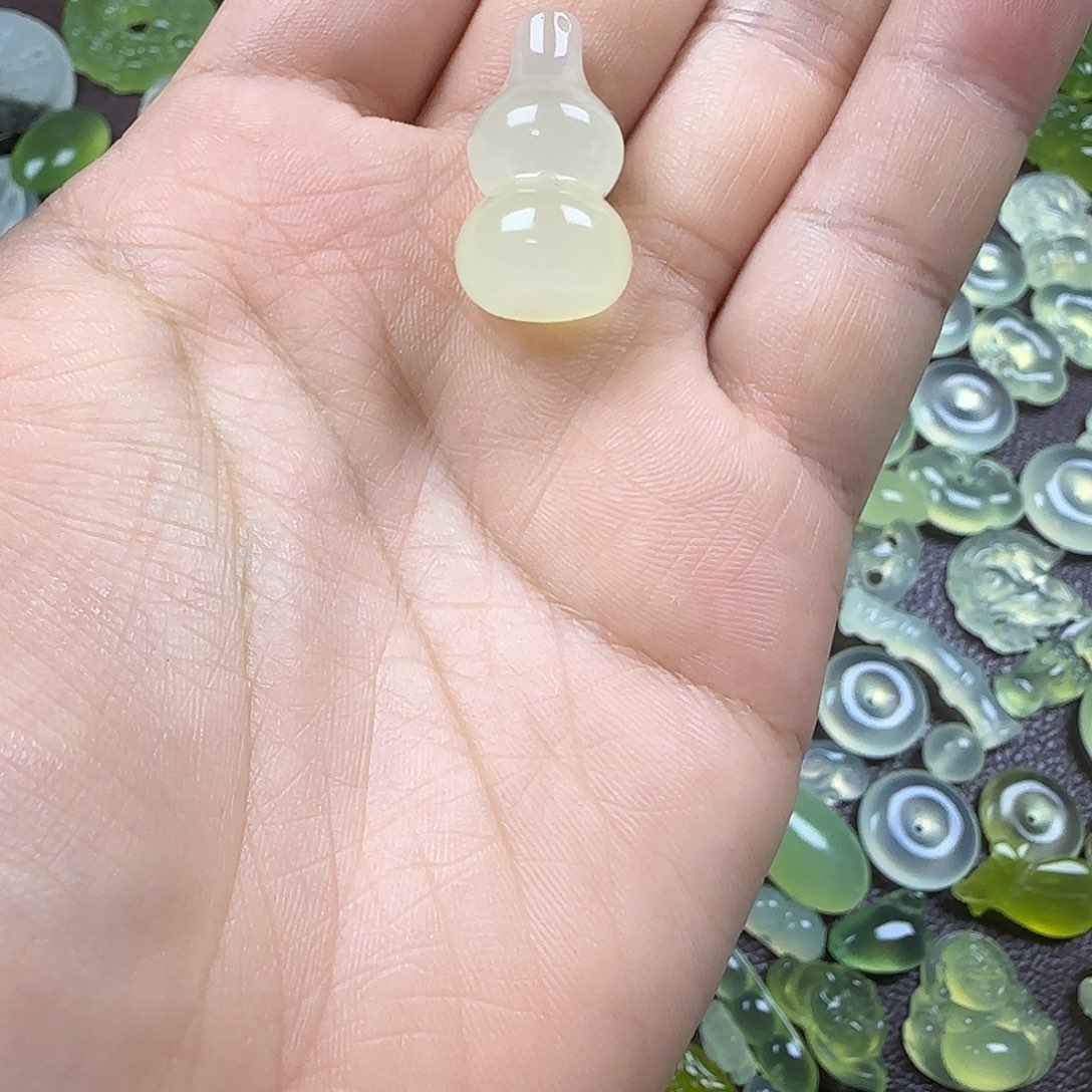 蛇纹石玉未镶嵌岫玉吊坠