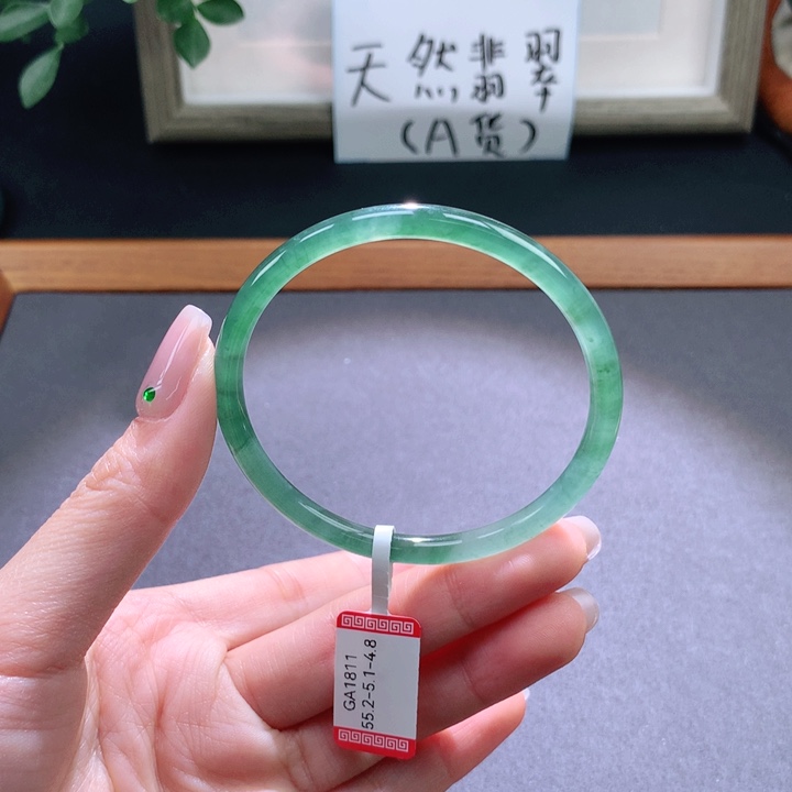 翡翠手镯未镶嵌天然翡翠手镯