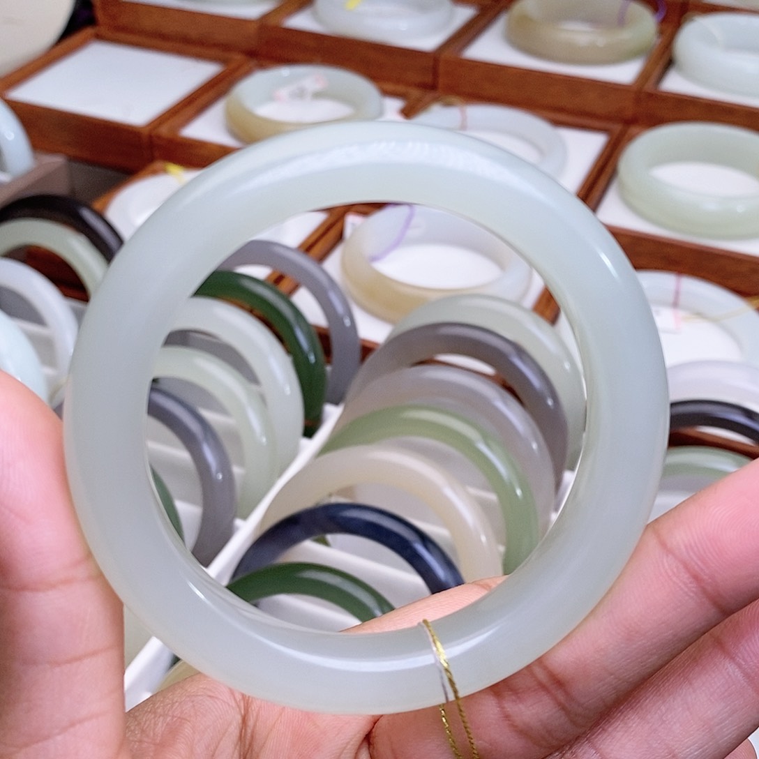 和田玉手镯未镶嵌57.8