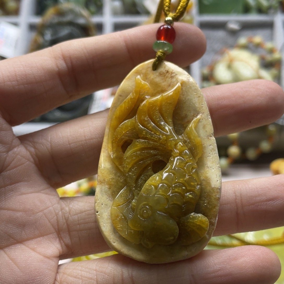 蛇纹石玉颈饰未镶嵌