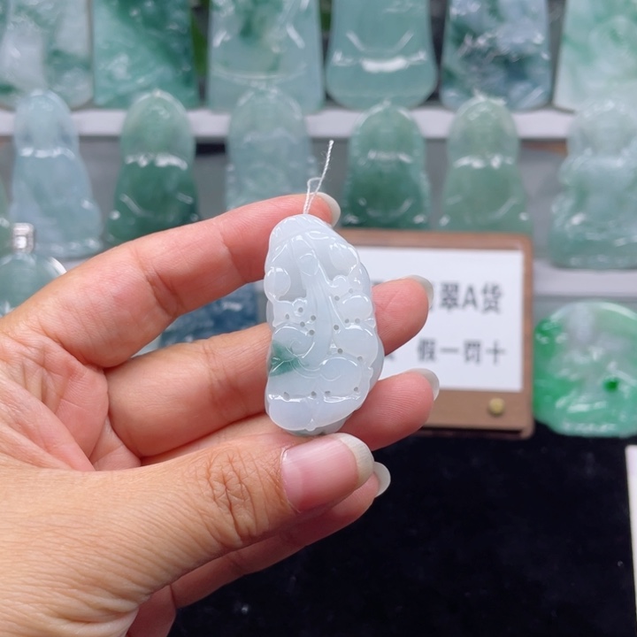 颈饰未镶嵌翡翠貔貅