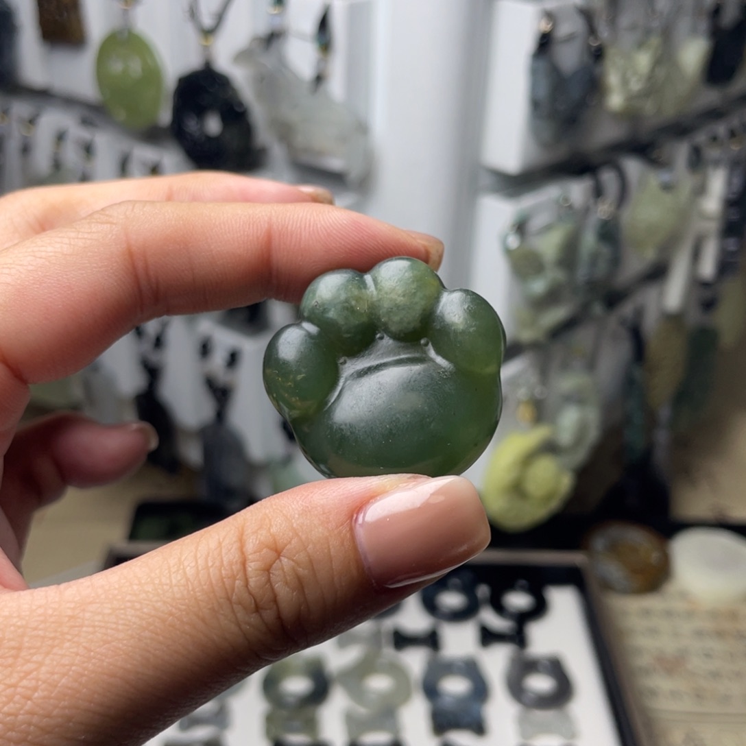 岫玉颈饰未镶嵌猫爪