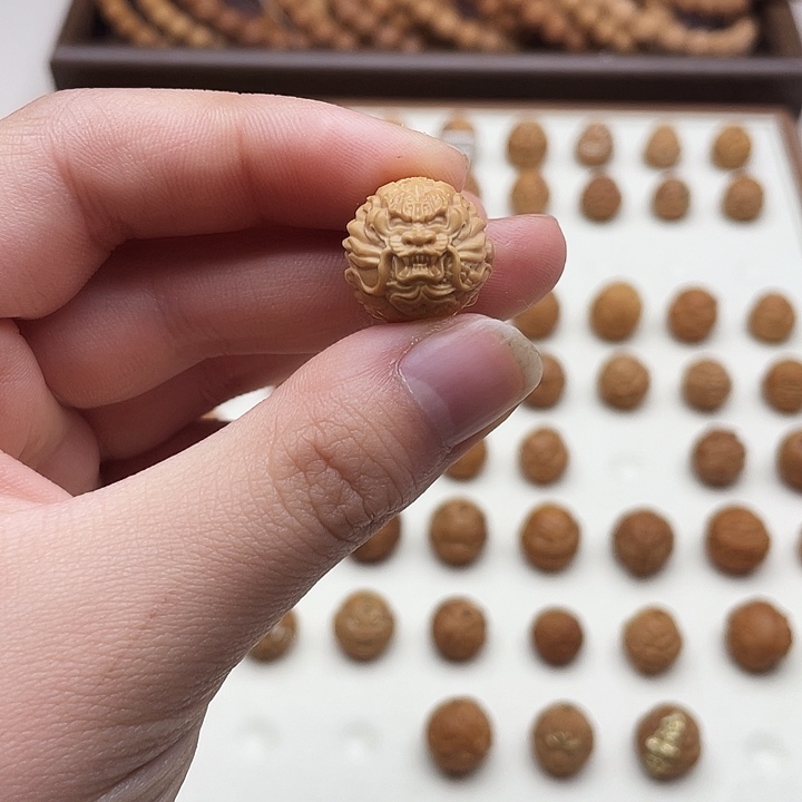 猴头核桃吊坠龙珠