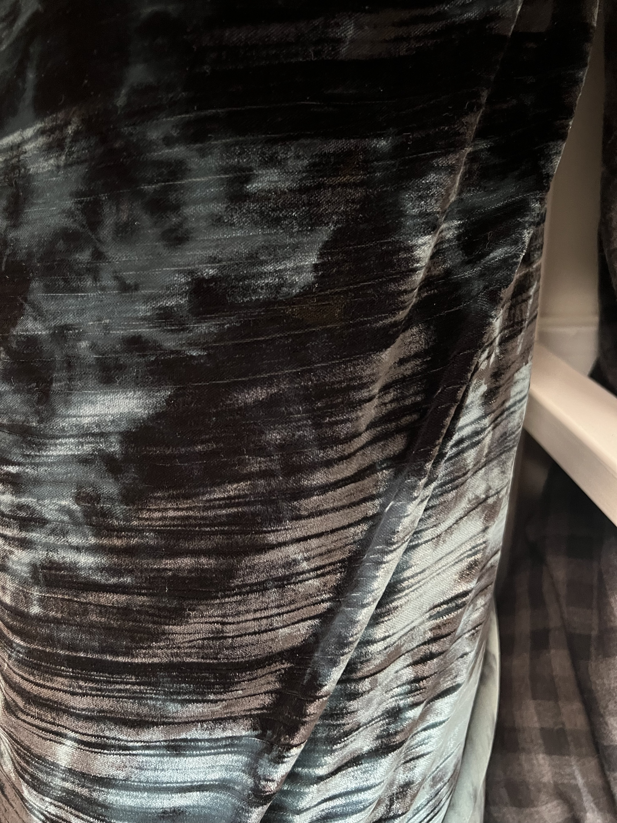 1111每米立省89.1元4.6折聚酯纤维丝绒面料绿色印花 门幅边有小洞