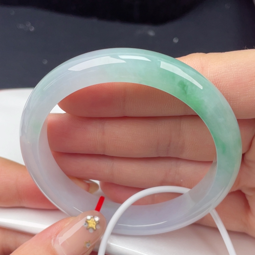 翡翠手镯未镶嵌56圈口