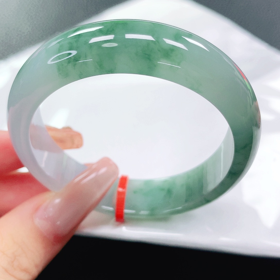 翡翠手镯未镶嵌56贵