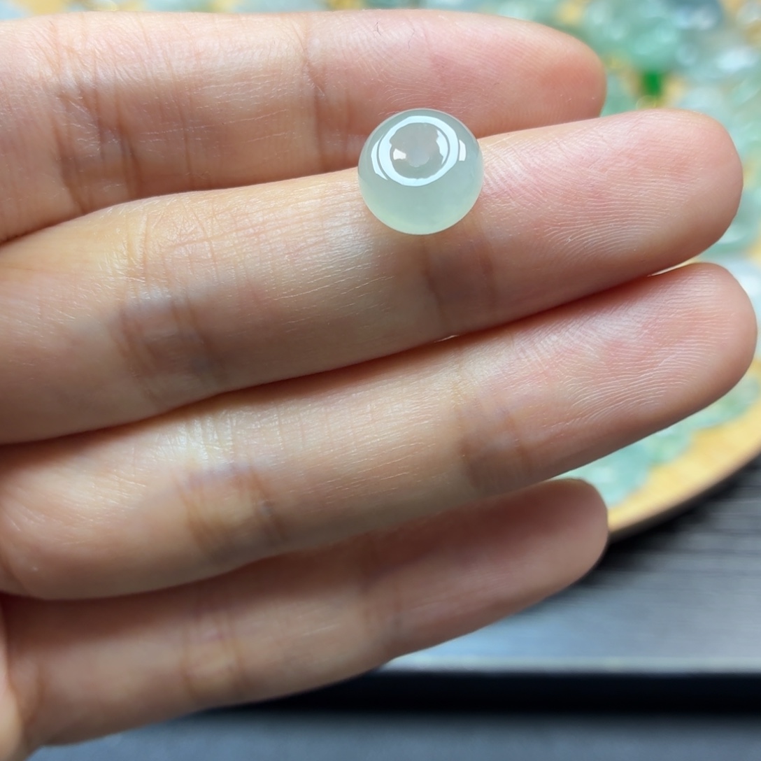 乌***香翡翠未镶嵌颈饰平安扣