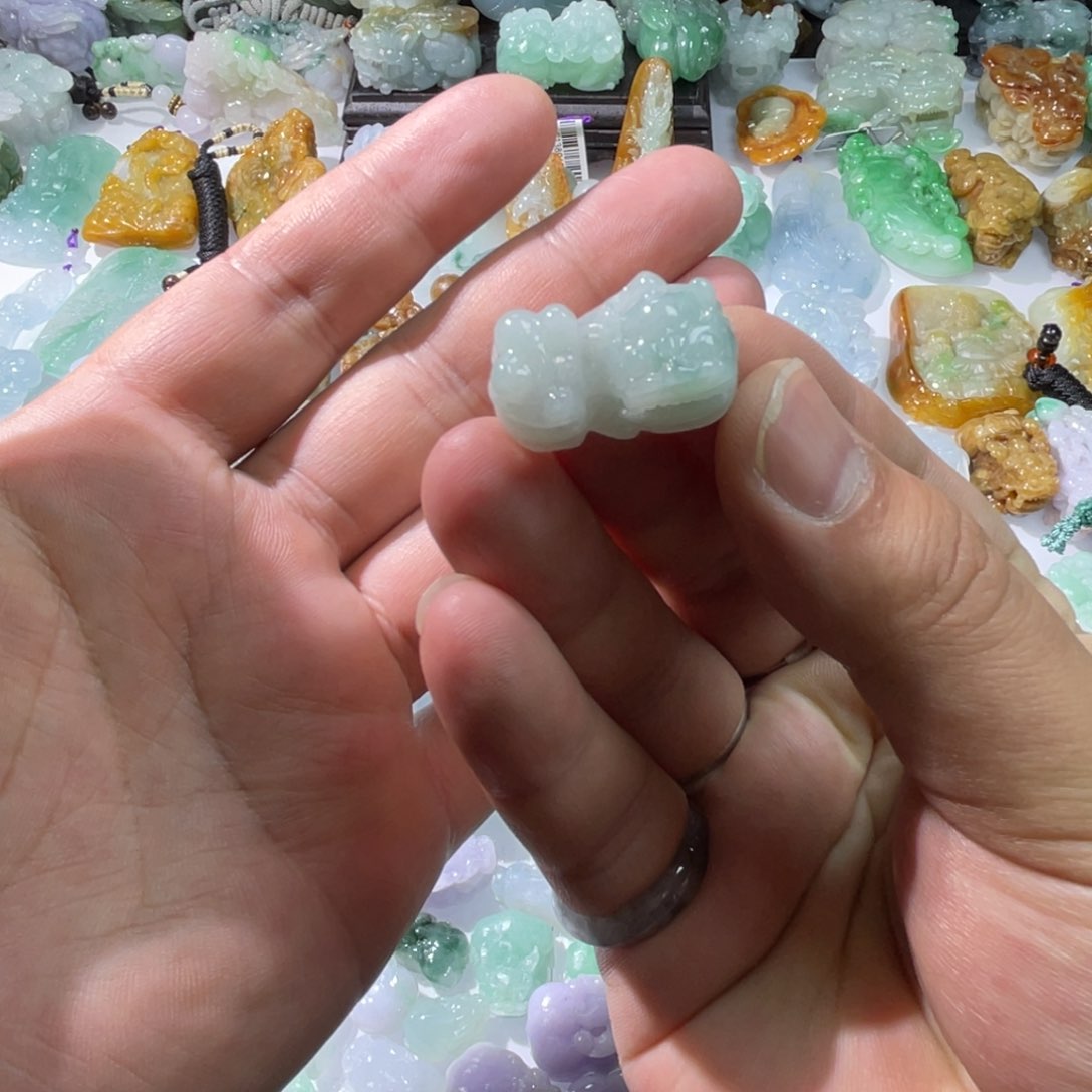 翡翠颈饰未镶嵌天然