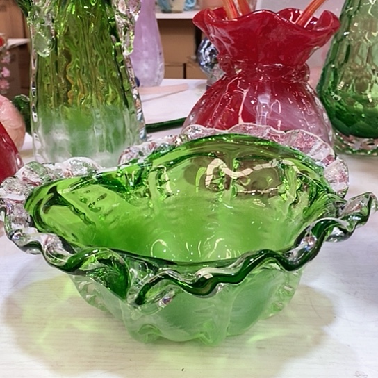 琉璃花瓶高12厘米口径25厘米