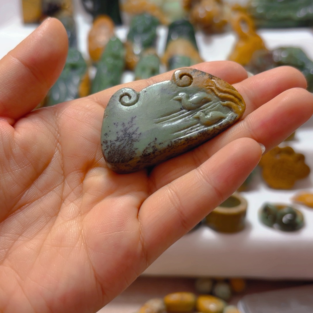 岫岩河磨玉（透闪石质玉）挂件未镶嵌
