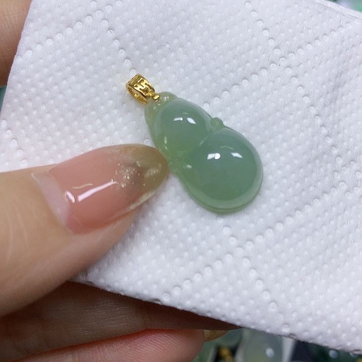 翡翠未镶嵌颈饰挂件