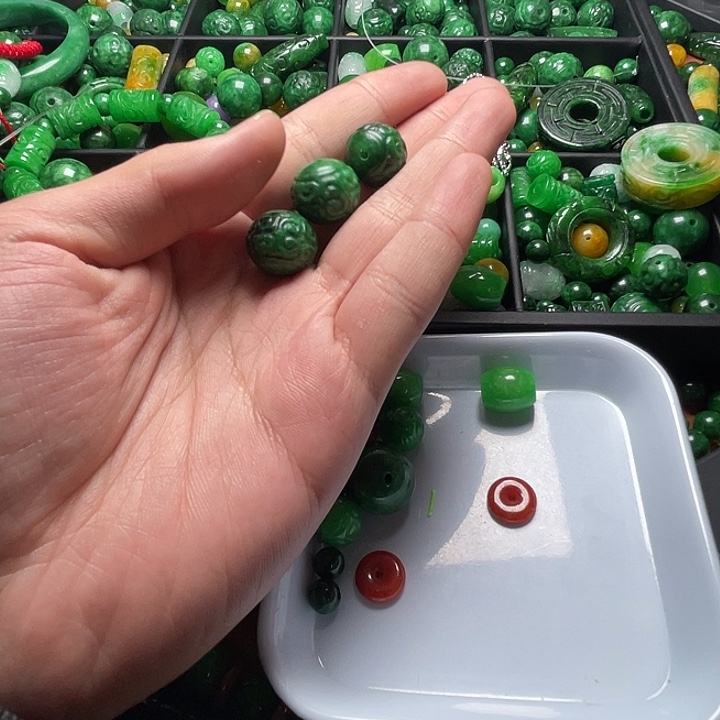 涅***凰翡翠散珠缅料干青铁龙生