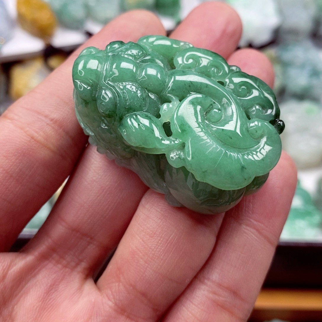 翡翠颈饰未镶嵌翡翠