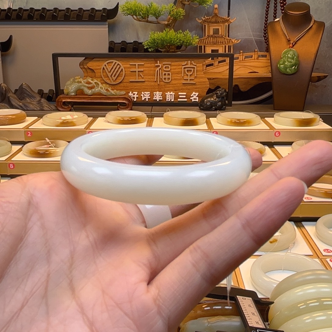 和田玉手镯未镶嵌9