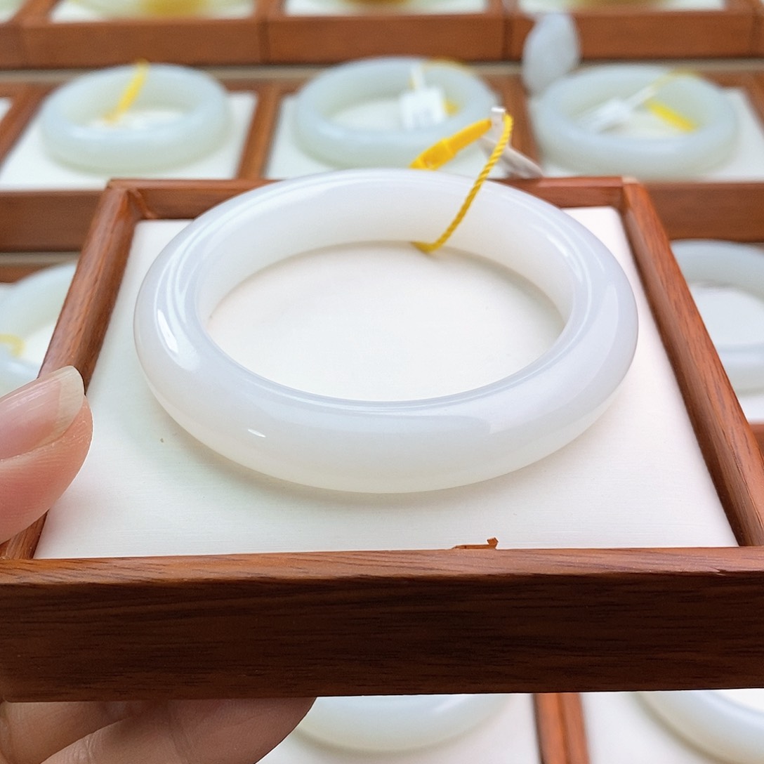 和田玉（白玉）手镯未镶嵌默****王