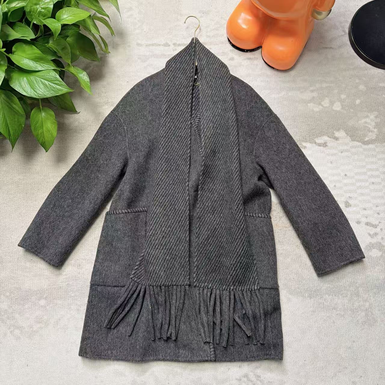 2025V v工作室新款 秋冬新款高定大衣时尚百搭设计定制—8970