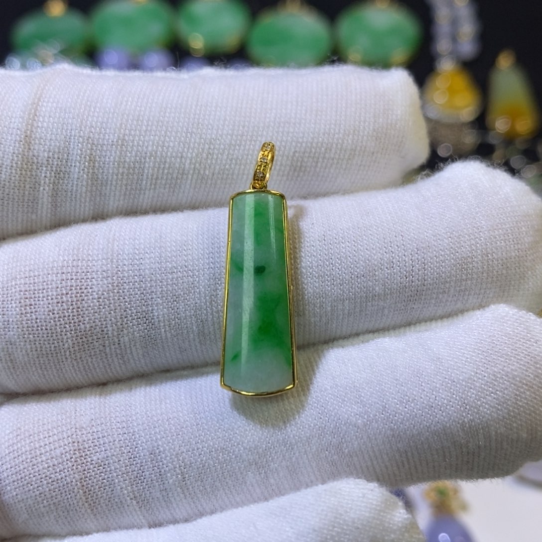 翡翠颈饰18K金镶嵌飘****你