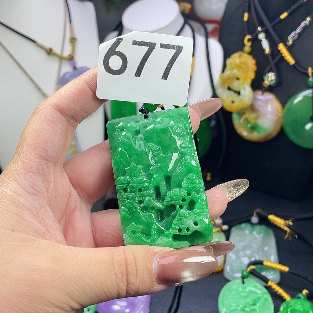 翡翠未镶嵌吊坠(赠链)