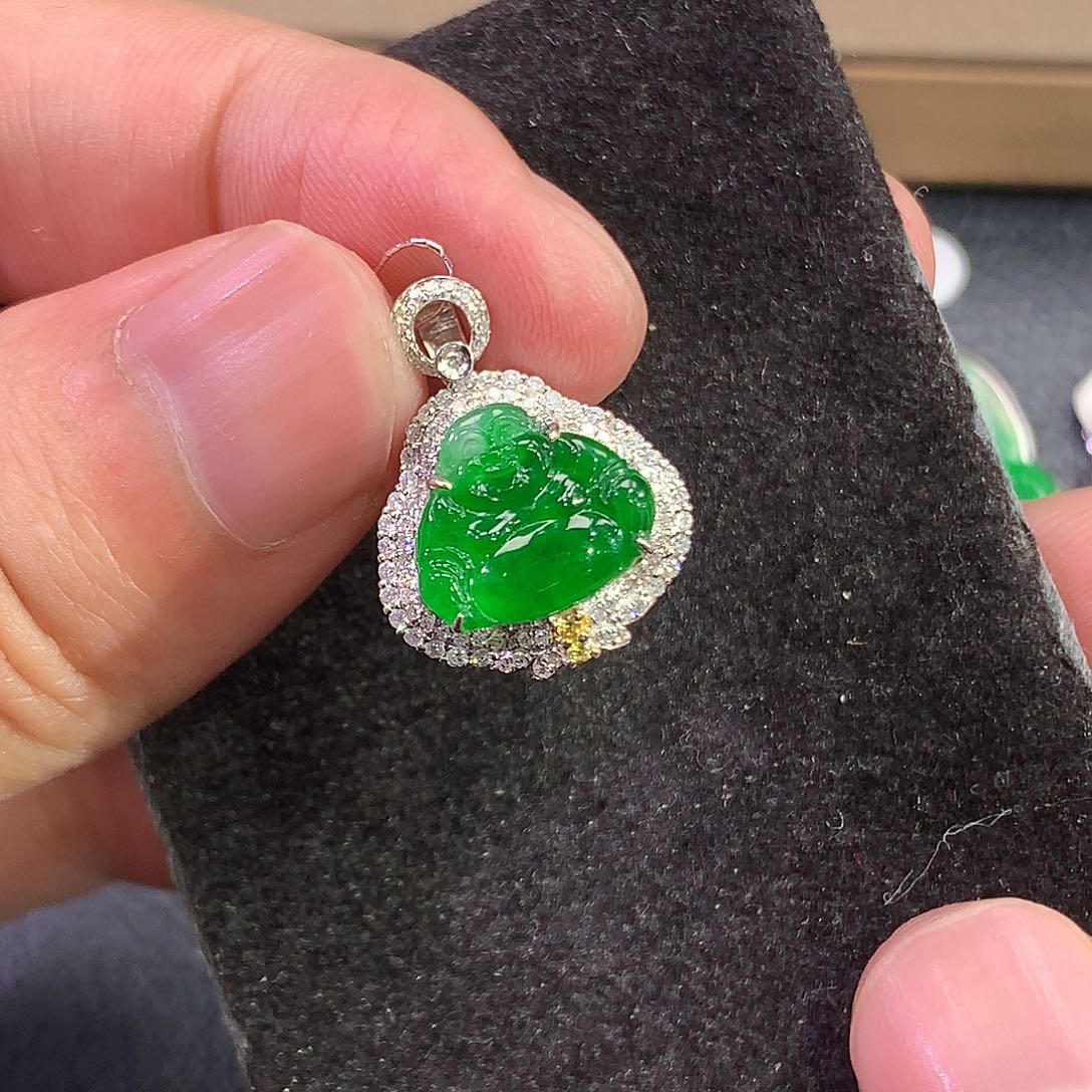 翡翠18K金镶嵌吊坠(赠链)