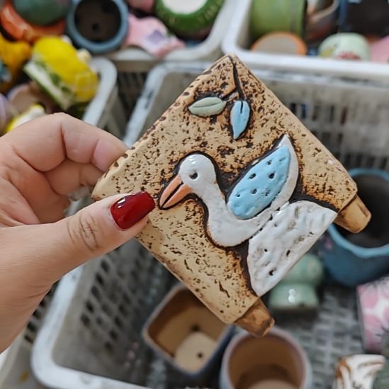 当场拍满15元发货不凑不发，花盆盆口不方不圆有针孔黑点是正常的，