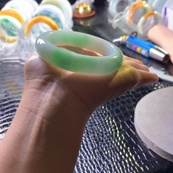 定制翡翠未镶嵌手镯