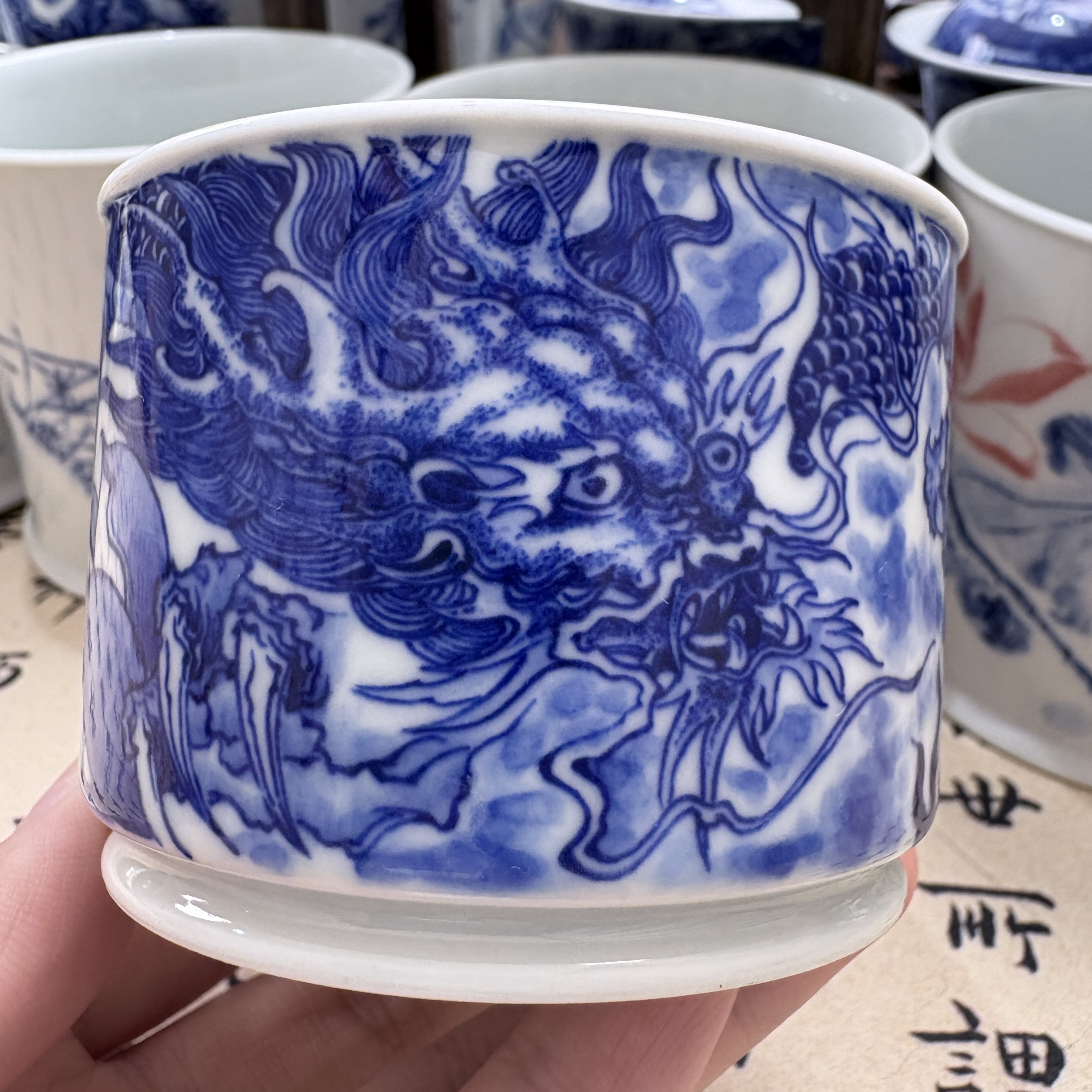 鲤鱼化龙手绘青花瓷茶杯龙纹手工陶瓷主人杯