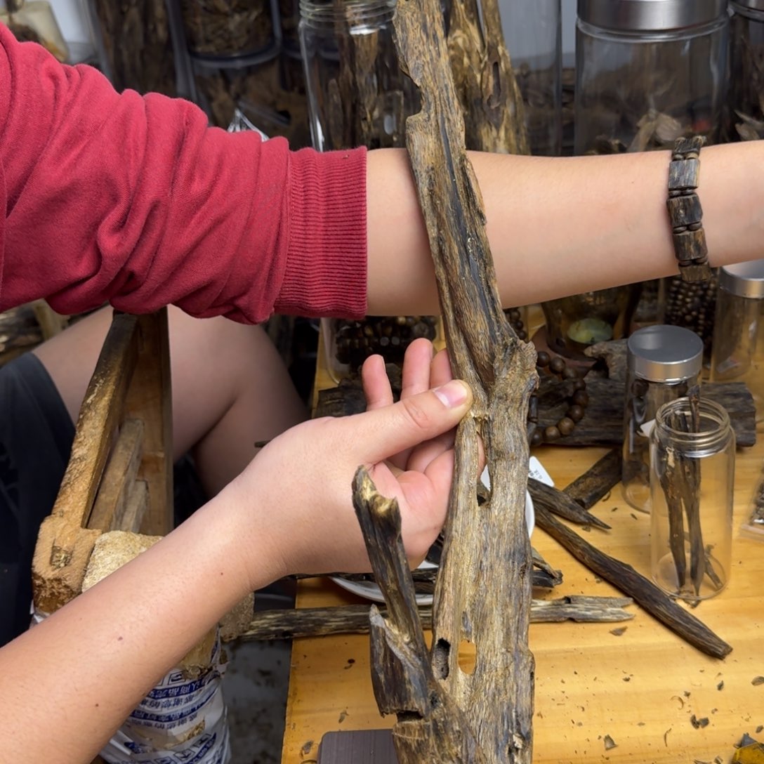 沉香手把件海南黑棋品种块料190克