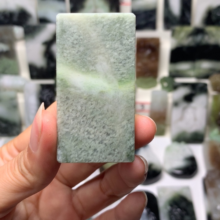 独山玉未镶嵌颈饰