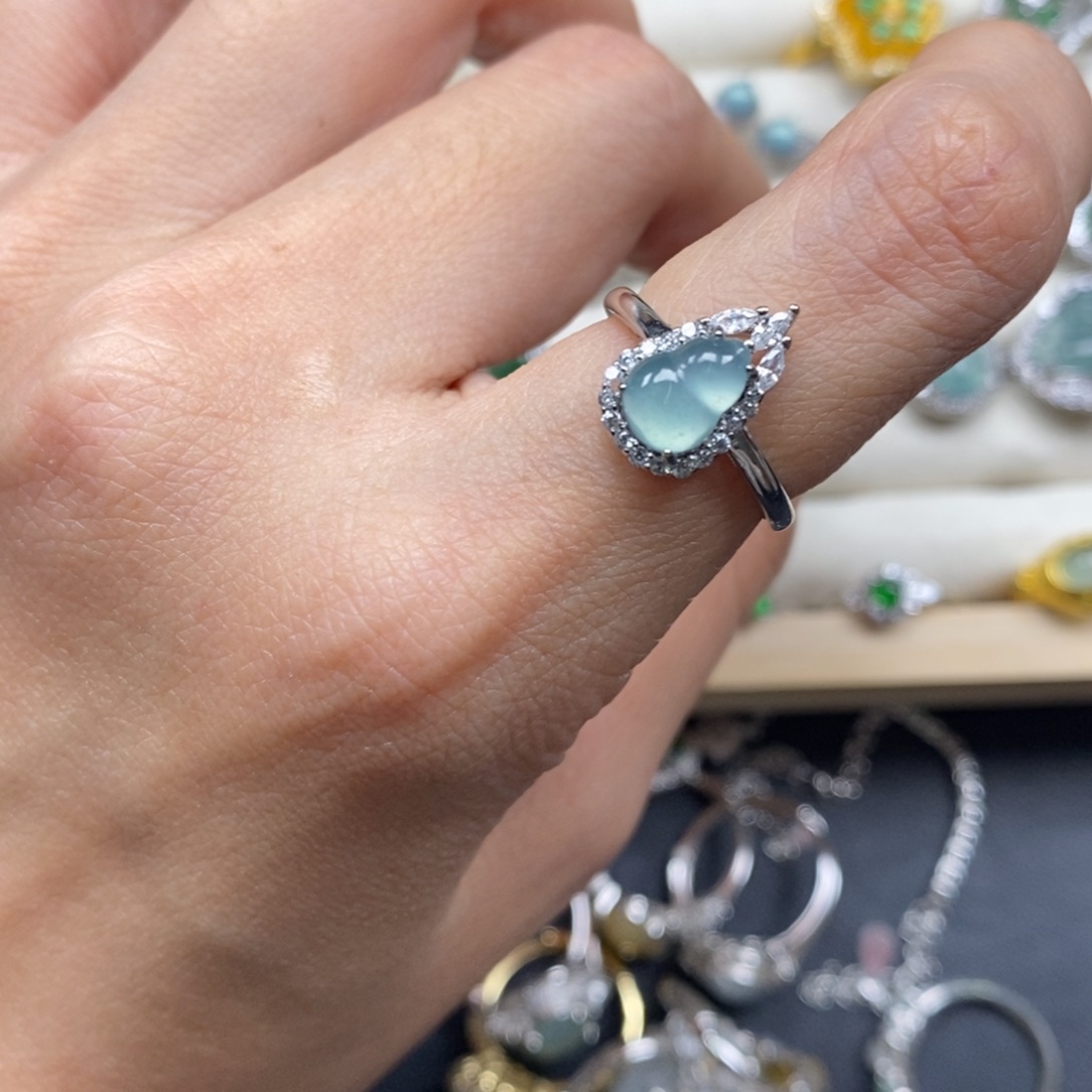 翡翠颈饰未镶嵌翡翠