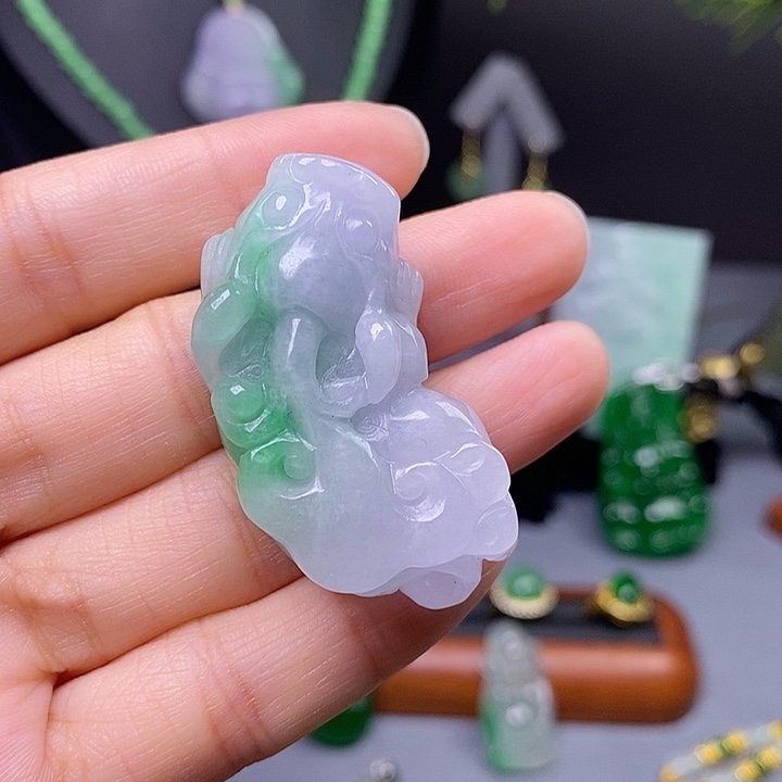 翡翠未镶嵌吊坠(赠链)