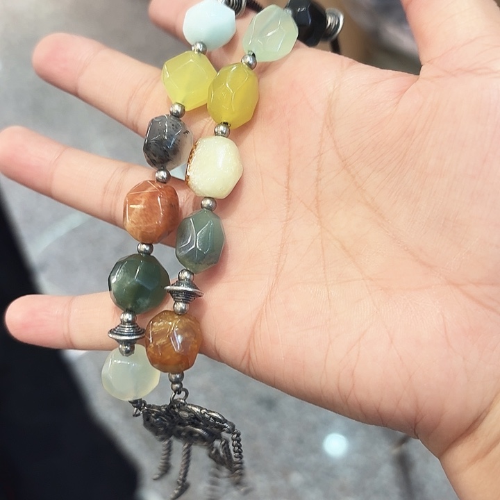 蛇纹石玉未镶嵌颈饰吊坠