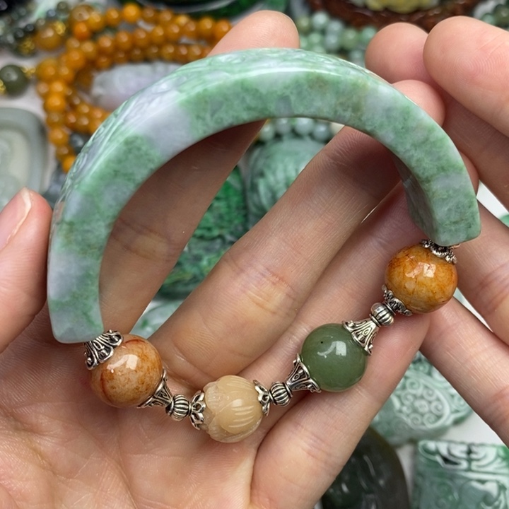 颈饰未镶嵌翡翠吊坠